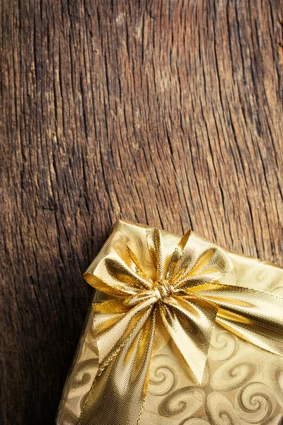 Gold gift box — Stock Photo, Image