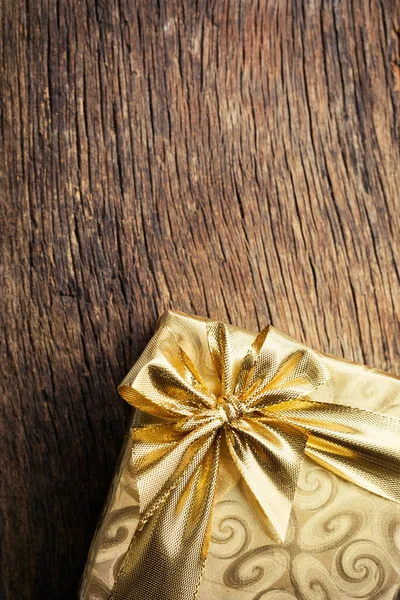 Scatola regalo oro — Foto Stock