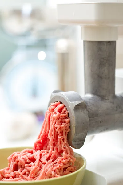 Minced meat and meat grinder — Stock Photo, Image