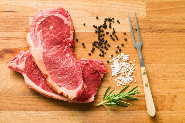 Świeże surowej wołowiny — Zdjęcie stockowe