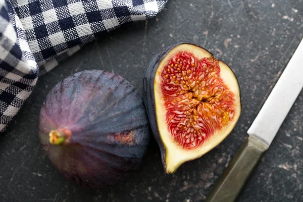 Sliced fresh figs — Stock Photo, Image