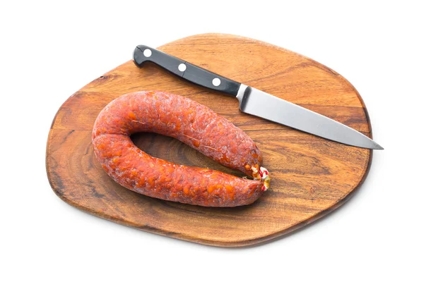 Salsiccia Chorizo sul tagliere di legno — Foto Stock