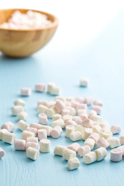 Mini marshmallows na stole — Stock fotografie