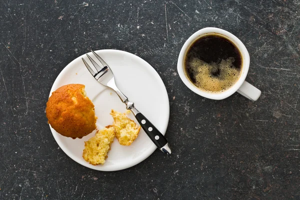 Sweet muffin and coffee — Stock Photo, Image