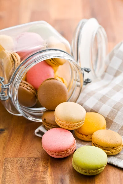 Saporiti macaron colorati in vaso — Foto Stock