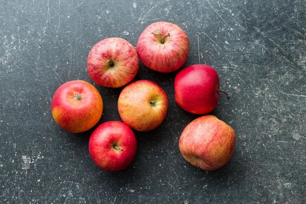 Červené podzimní jablka — Stock fotografie