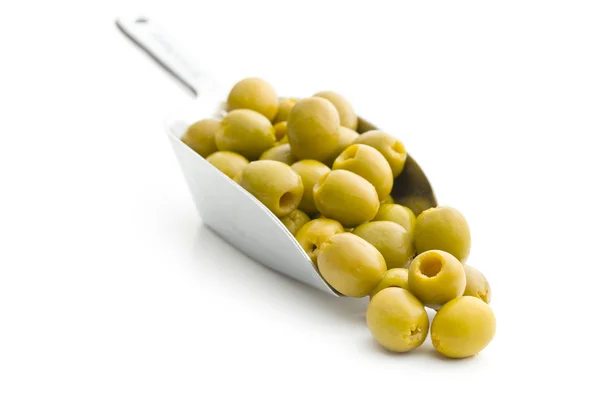 Olives vertes dénoyautées dans la cuillère — Photo
