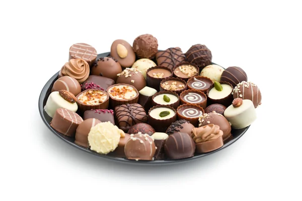プレート上のさまざまなチョコレート — ストック写真