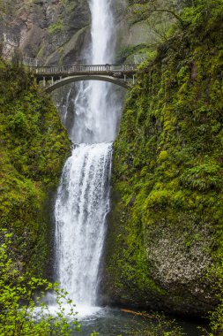 manzara ile düşer ve kayalar