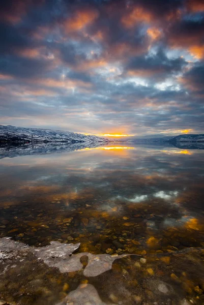 Puesta de sol en el lago Okanagan —  Fotos de Stock