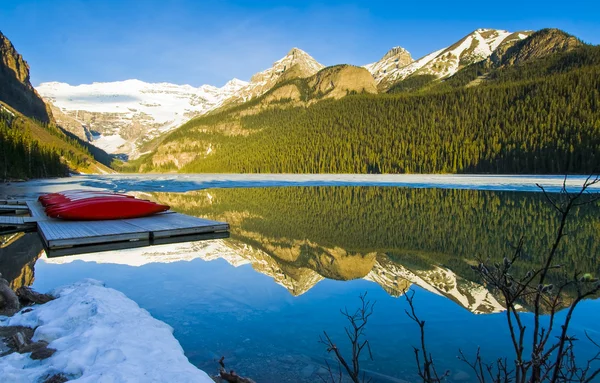 Majestic Landscape Lake Mountains Sunny Day — Stock Photo, Image