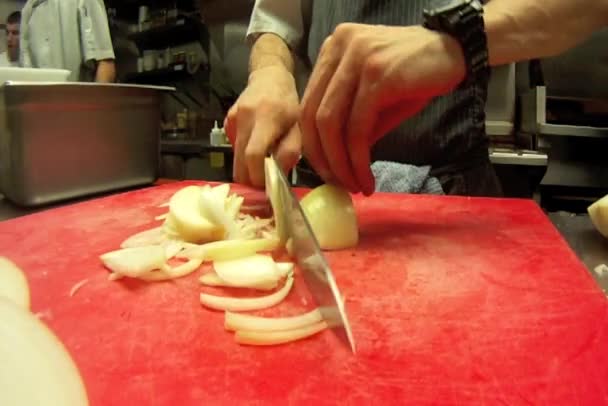 Chef cutting onions — Stock Video