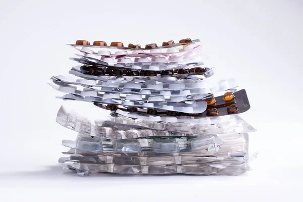 Stapel Lege Pillen Tabletpakketten Geïsoleerd Een Witte Achtergrond — Stockfoto
