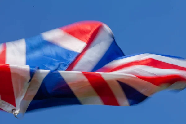 Royaume Uni Drapeau Britannique Flottant Dans Vent Avec Fond Bleu — Photo