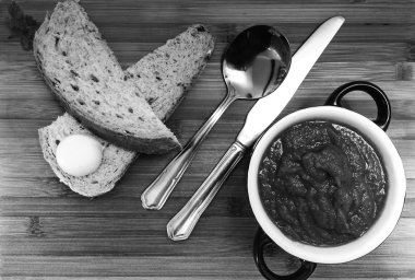 Ev yapımı taze çorba ve ekmek