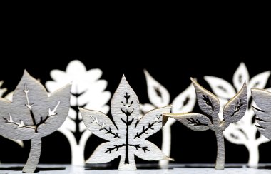 Ağaç ve bırak şekilleri siyah