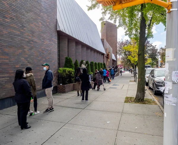 Brooklyn Eua Outubro 2020 Pessoas Esperando Fila Pela Votação Geral — Fotografia de Stock