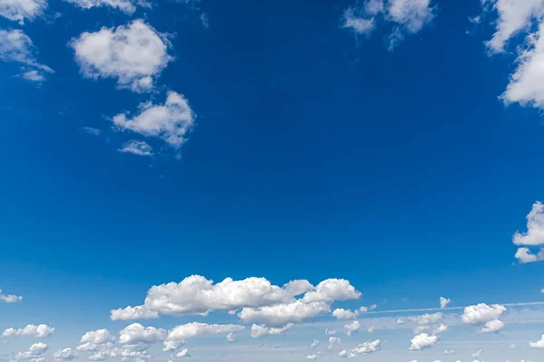 Голубое Небо Стратокумулятивными Облаками Кучевыми Облаками Хорошо Замены Неба — стоковое фото