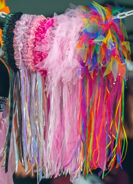 Renkli baş bantları