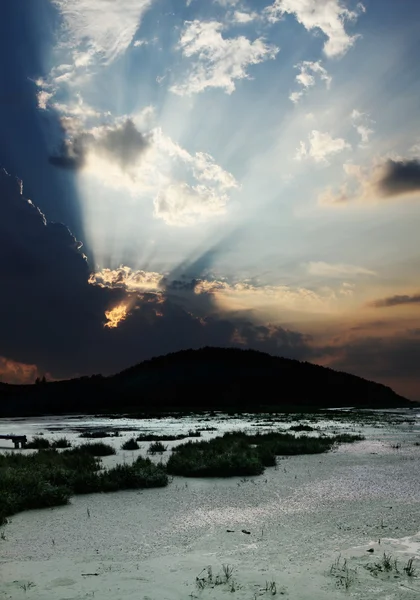 Захід сонця над річкою — стокове фото