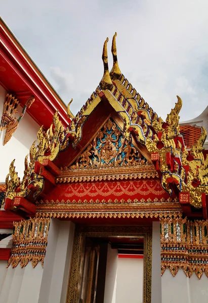 Part of Buddhist temple gable — Stock Photo, Image