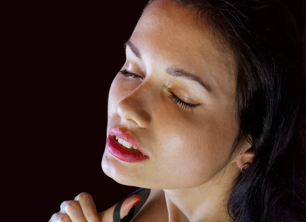 Возбужденные девочки подростки. Лицо девушки с закрытыми глазами. Удовольствие на лице девушки. Возбуждённый подросток девочка. Девочка сама возбуждается.