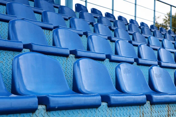 Modré sedačky na stadionu — Stock fotografie