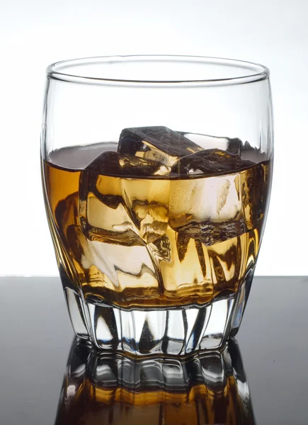 Whisky sulle rocce — Foto Stock