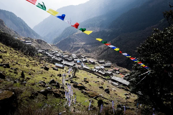 Nepalesisches Dorf im hohen Himalaya — Stockfoto