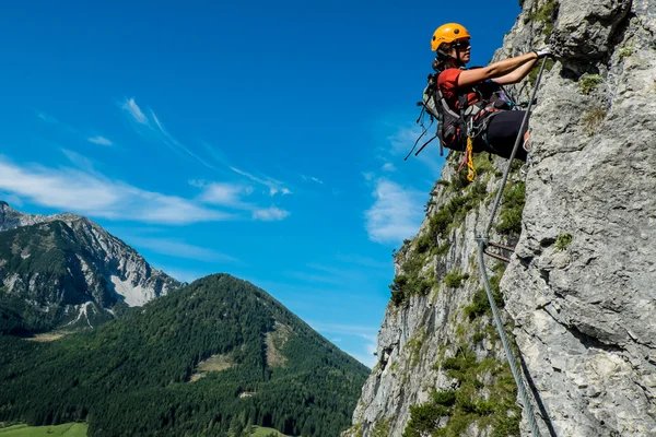 Rock climbing — Stock Photo, Image