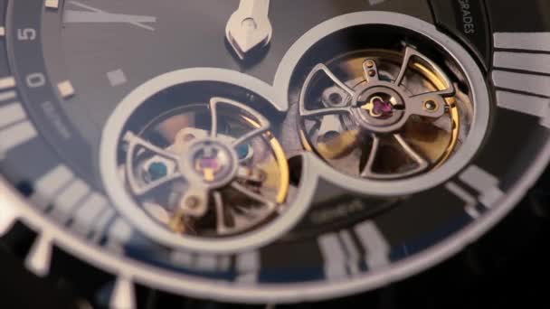 Doppio pendolo orologi da vicino — Video Stock