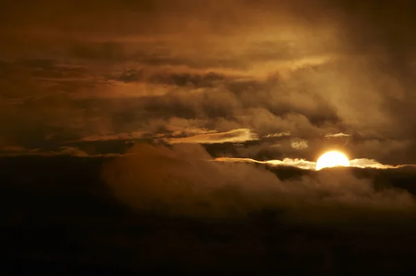 Solnedgången efter storm — Stockfoto