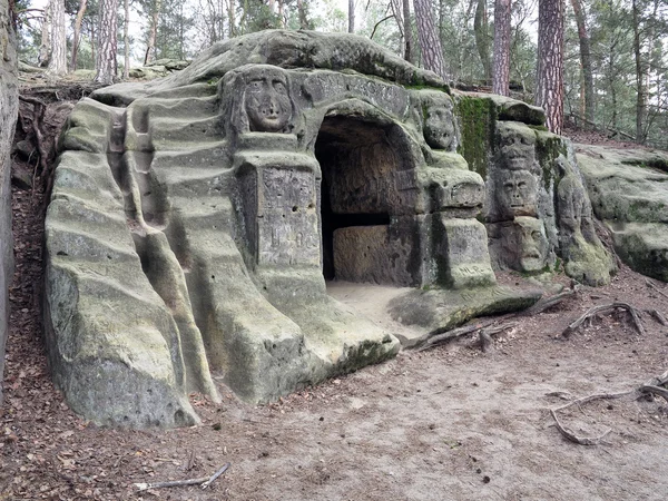 Harfeníka - jeskyně a skalní skulptury — Stock fotografie