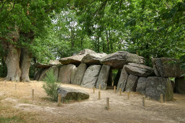 Dolmen Roche Aux Fees Fairies Rock Uma Sepultura Neolítica Localizada — Fotografia de Stock