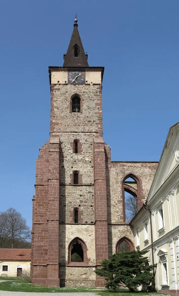 ベネディクト会修道院 サザヴァ修道院 1032年から オルドリヒ王子と聖プロコプによって設立され 1204年に列聖された 古代のスラヴォニア文化の中心 チェコ共和国サザヴァ — ストック写真