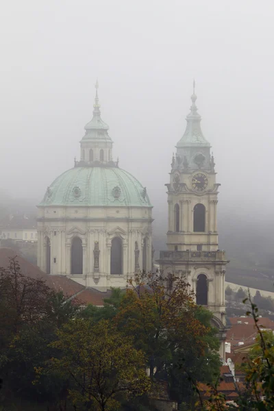 Church of St Nikolas in fog — Stock Photo, Image