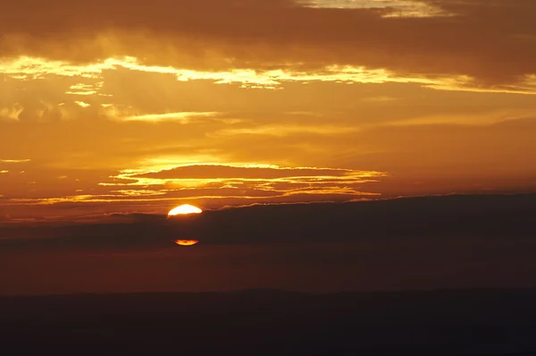 Setting Sun Behind A Cloud — Stock Photo, Image