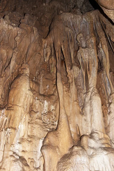 Дивні створення в сталактитові печери — стокове фото
