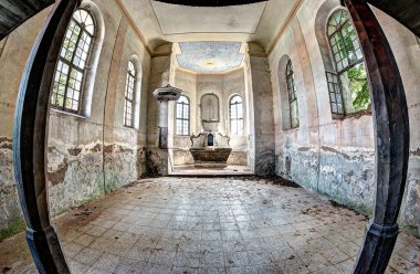 Kutsal yüceltme kilise çapraz