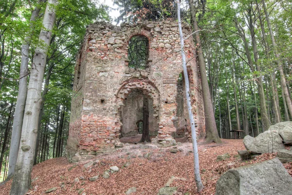 Ruinen der barocken Kapelle der Heiligen Maria Magdalena — Stockfoto