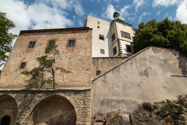 Castelo gótico famoso - Castelo de Buchlov — Fotografia de Stock