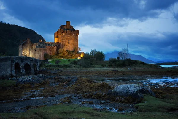 Illuminated Eilean Donan Castle — Stock Photo, Image