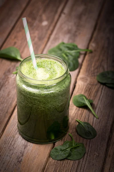 Smoothie verde saudável com espinafre — Fotografia de Stock