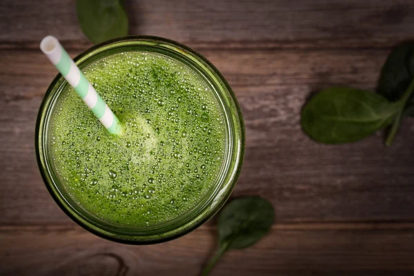 Healthy green smoothie with spinach — Stock Photo, Image