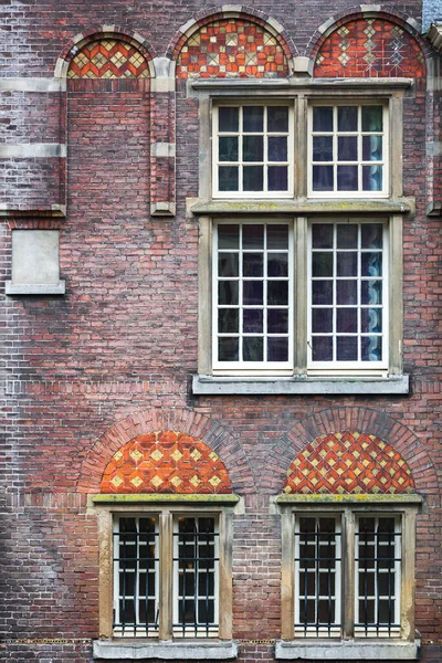 Fachada Uma Antiga Casa Mercante Amsterdã Holanda Com Alvenaria Decorativa — Fotografia de Stock