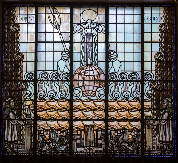 荷兰阿姆斯特丹 2014年7月9日 位于Amrath大酒店 前称航运大楼 Scheepvaarthuis 的猎户座玻璃窗 描绘古城的装饰艺术风格 — 图库照片