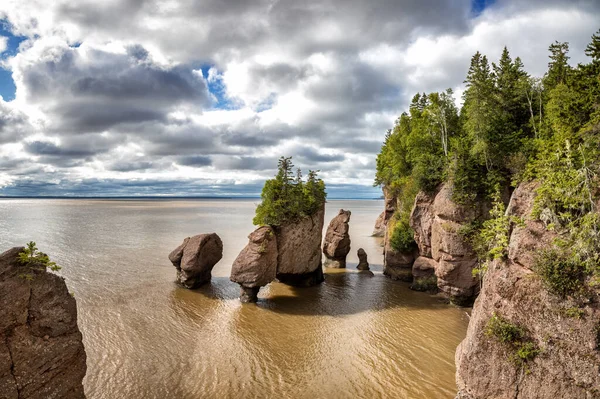 캐나다 브런즈윅 암석이다 지역은 하루에 조수가 있으며 세계에서 조수중 16M — 스톡 사진