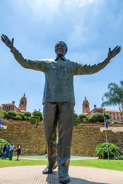 Pretoria Rpa Listopada 2016 Gigantyczna Brązowa Statua Nelsona Mandeli Byłego — Zdjęcie stockowe