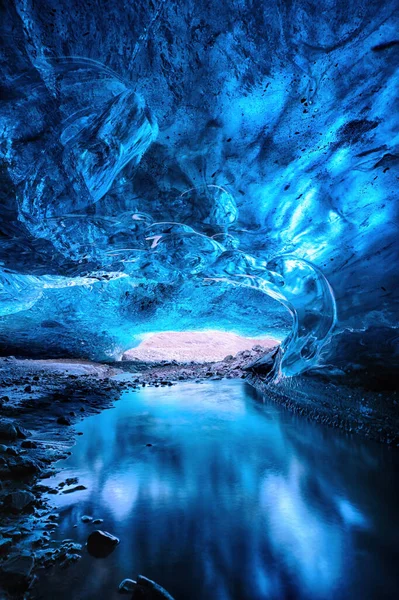 Rio Glacial Flui Através Uma Caverna Gelo Azul Parte Glaciar — Fotografia de Stock