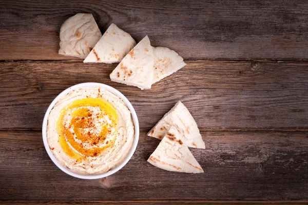Hummus och pita bröd — Stockfoto